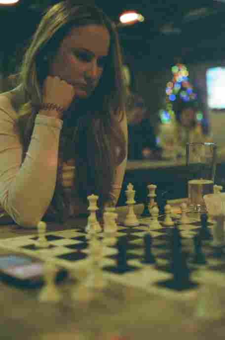 katie_playing_chess_with_friends